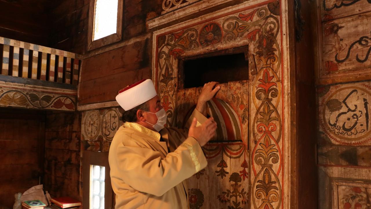 Taşkın, yapılan incelemede caminin tarihinde bir yangın geçirdiğinin de tespit edildiğini aktardı.