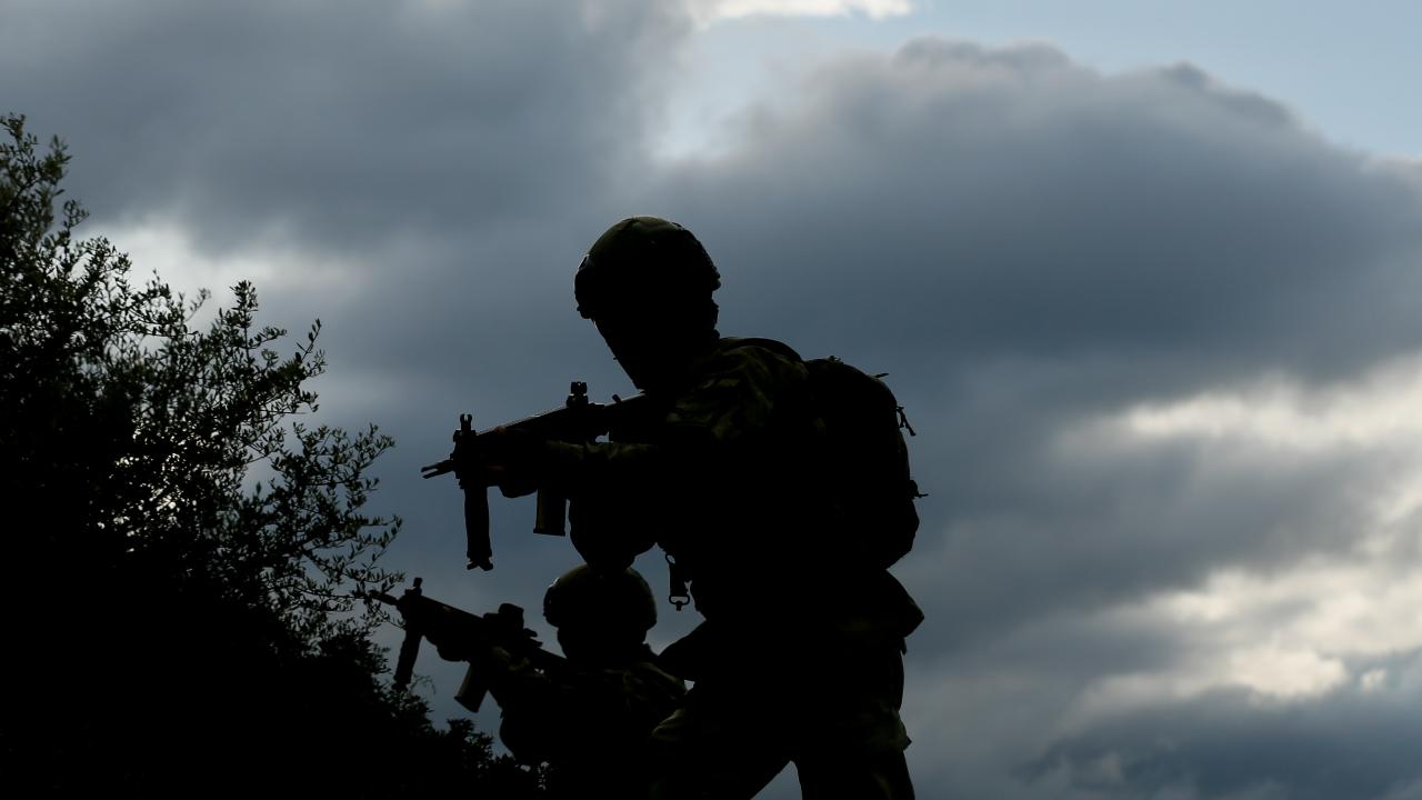 Eğitimler kara, deniz fark etmeksizin sürüyor