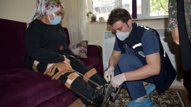 Bursada doğuştan yürüme engeli bulunan genç kız 17 yıl sonra ilk adımlarını attı