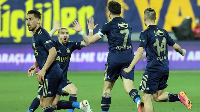 Fenerbahçe uzatmada zirveye tutundu