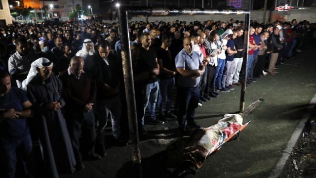 İsrail askerlerinin şehit ettiği Filistinli kadın son yolculuğuna uğurlandı