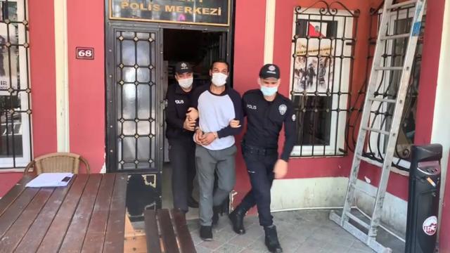 Fatihte cep telefonu çalan şüpheliyi gece bekçileri yakaladı