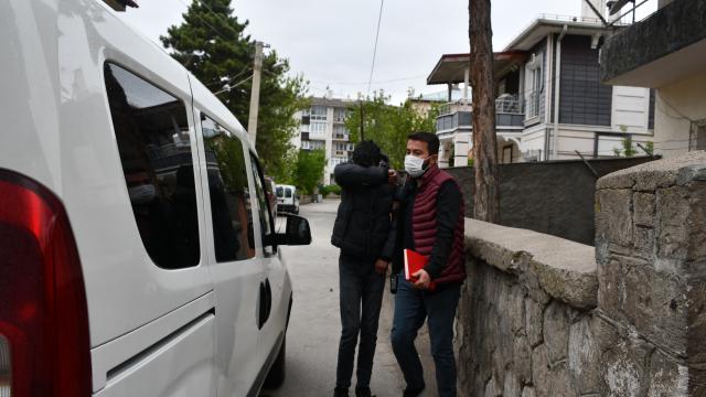 Sivasta hırsızlık suçundan sabıkası olan şüpheli girdiği inşaatta işçiler tarafından yakalandı