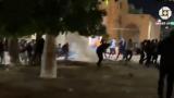İsrail polisinin Mescid-i Aksa'da namaz kılanlara saldırısı kamerada