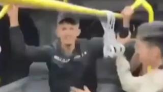 Minibüste "maskesiz ve mesafesiz" eğlence