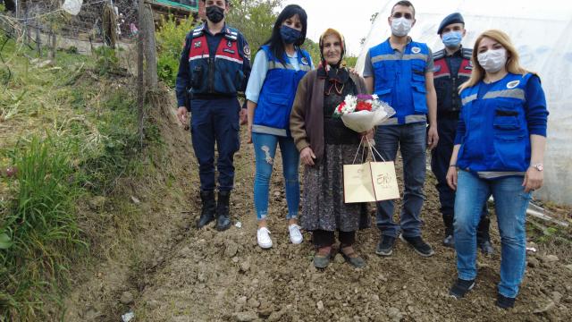 Safranboluda şehit annelerine Anneler Günü ziyareti