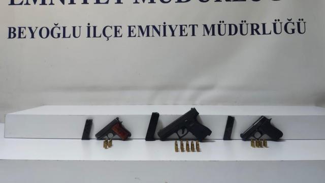 İstanbulda yasa dışı silah satışı: 2 gözaltı