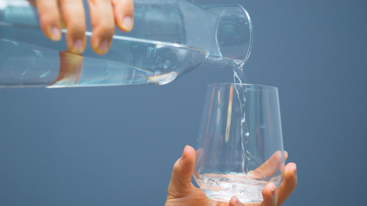 Günde en az 2-2,5 litre su uyarısı