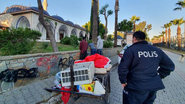 Camideki klimanın dış ünitesini çalanlar yakalandı
