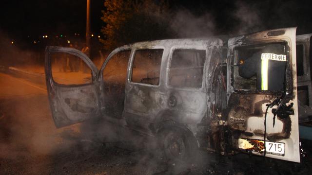 Bilecikte seyir halindeki kamyonet yandı