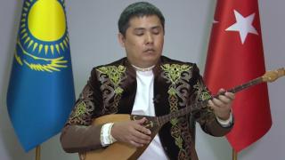 Dombra ile Mihriban'ı çaldı