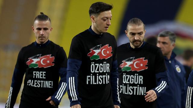 Fenerbahçe-Sivasspor maçında Filistine destek