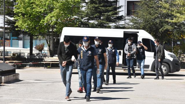 Afyonkarahisar merkezli 3 ildeki dolandırıcılık operasyonunda gözaltına alınan 6 zanlı tutuklandı