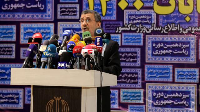 Ahmedinejad cumhurbaşkanlığına yeniden aday oldu