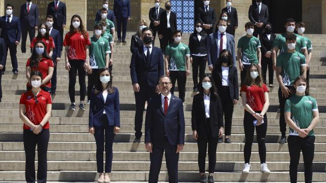 Bakan Kasapoğlu: 19 Mayısta İstiklal Marşımızı evlerimizden okuyacağız