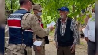 Yaşlı adamın emekli maaşını çalanlar jandarmadan kaçamadı