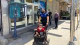 Adana'da polis, Engelliler Haftası dolayısıyla engellileri evlerinde ziyaret etti