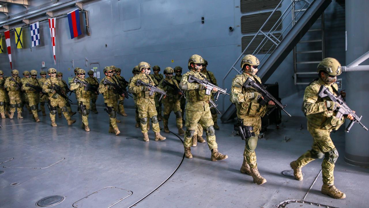 `Mavi Vatan`ın yılmaz bekçilerinin eli tetikte