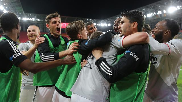 Beşiktaş İzmirde şampiyon oldu