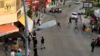 Pendik'te drift yapan sürücüler, vatandaşları ezmeye çalıştı