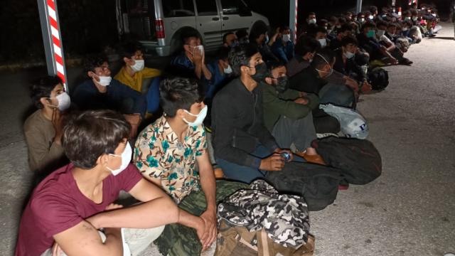 Osmaniyede yasa dışı yollarla giren 66 düzensiz göçmen yakalandı