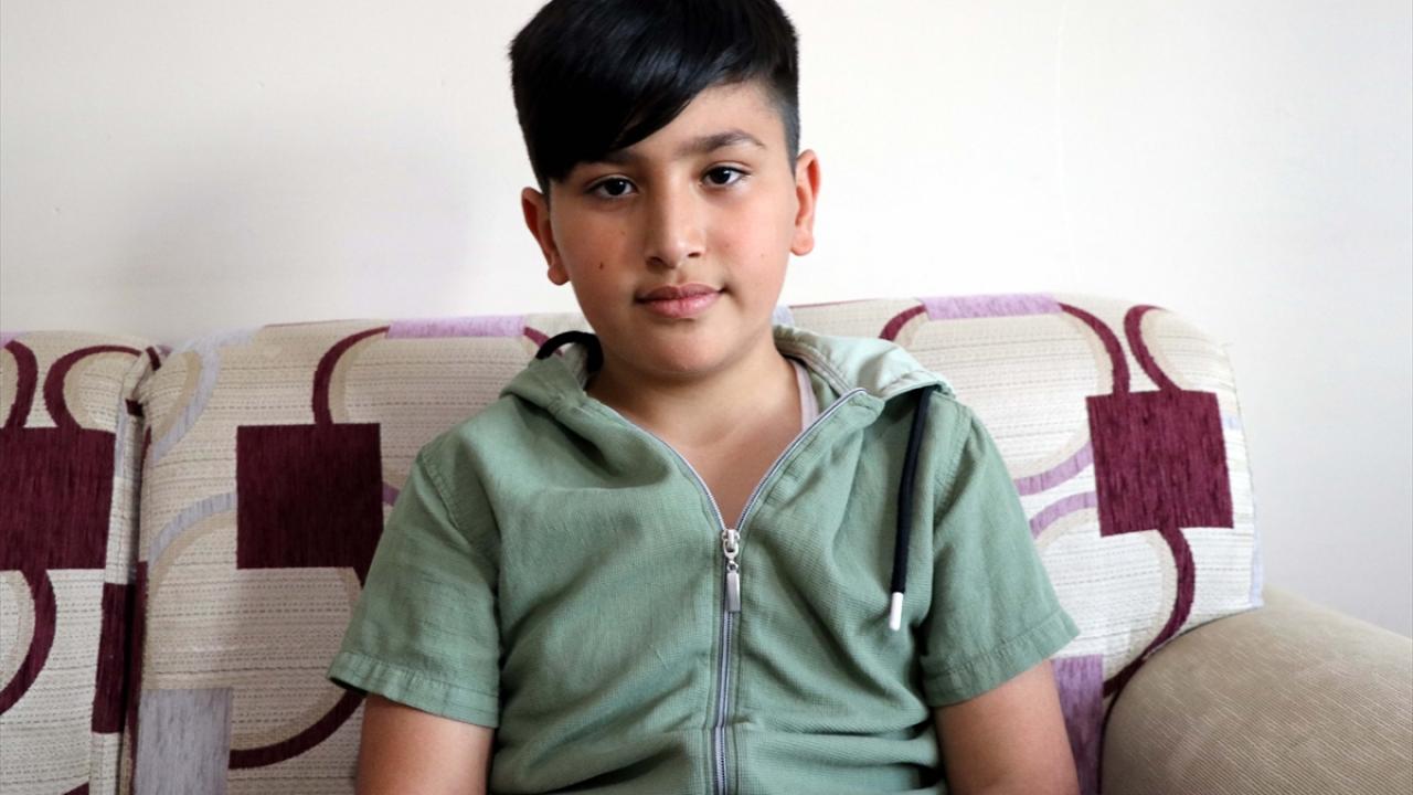 "Canlı ders saatlerimde beni odamda bekliyor"