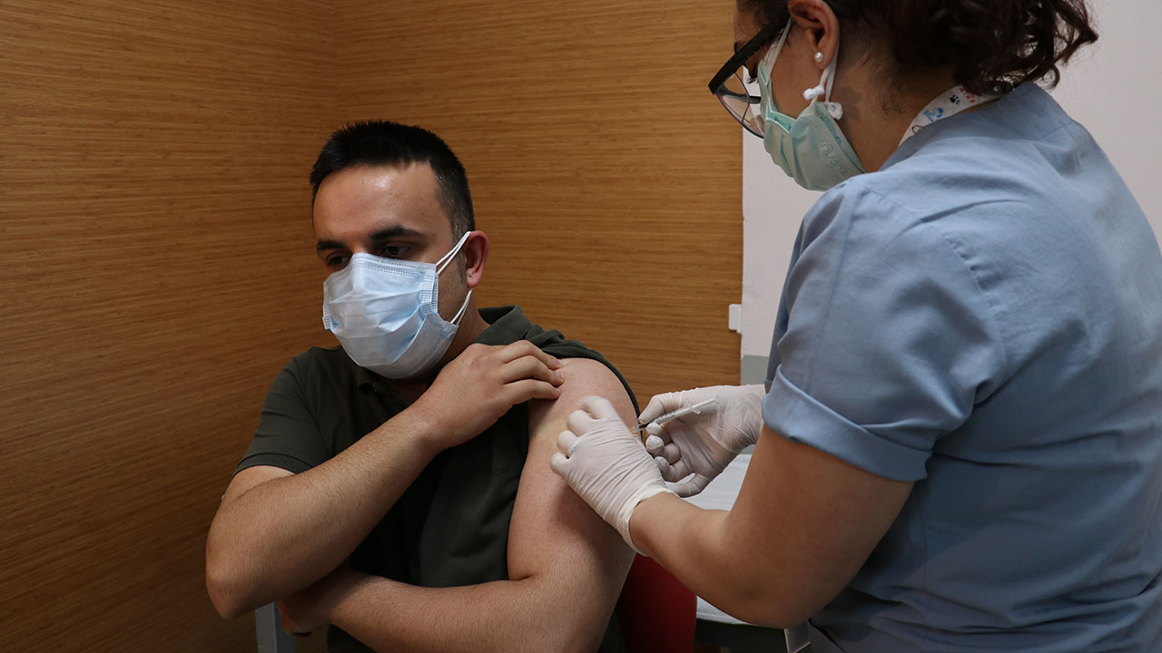 40 yaş üstü öğretmenlerin aşı randevusu açıldı