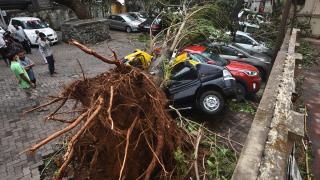 Hindistan'da kasırga felaketi: Yerleşim yerleri su altında kaldı