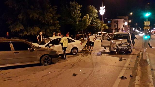 Sakaryada zincirleme kaza: 5 yaralı