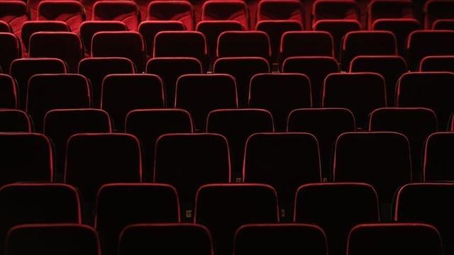 İngilterede 132 gün sonra sinema, tiyatro ve müzeler açıldı