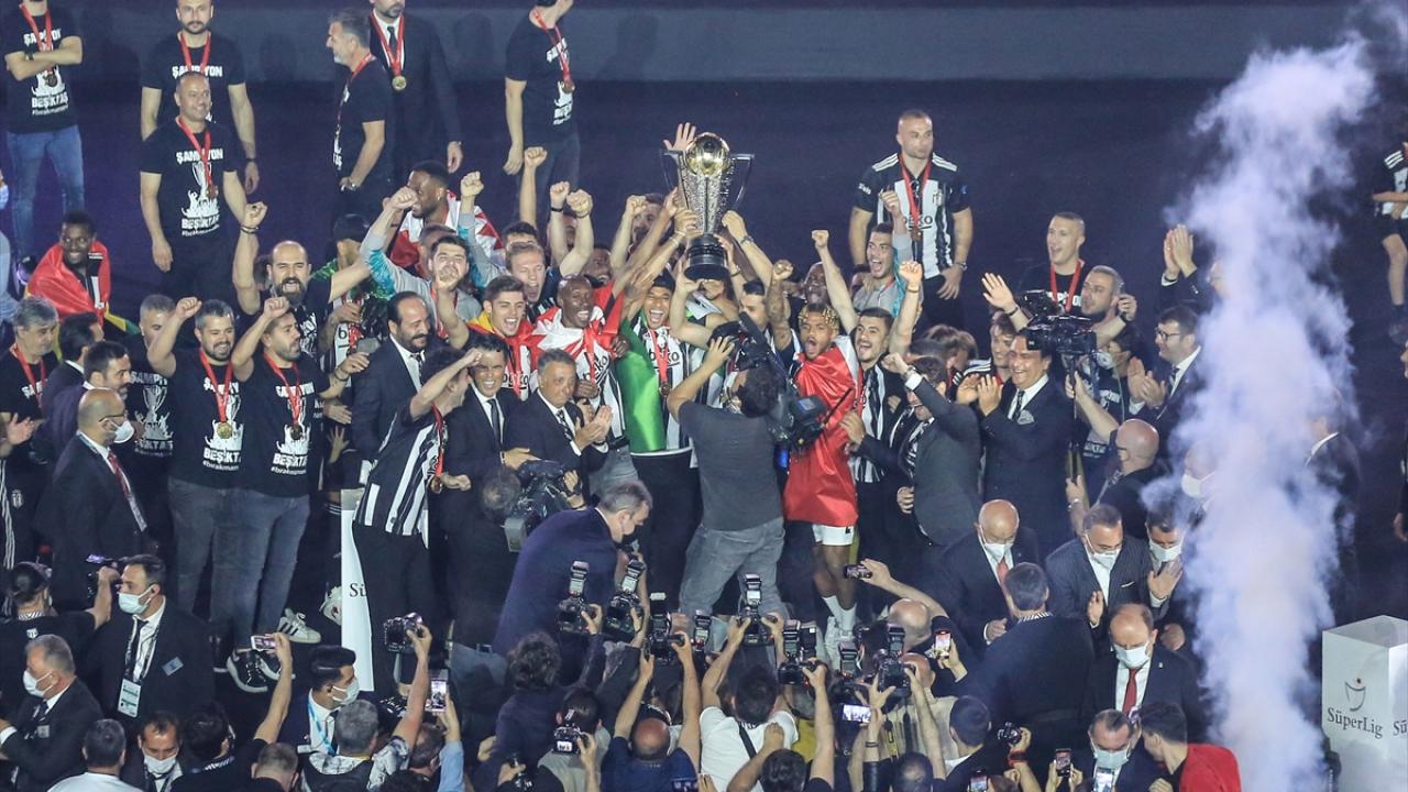 "Şerefiyle, hakkıyla şampiyon Beşiktaş"