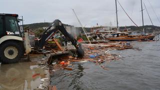 Ayvalık ve Dikili'de 100'den fazla tekne battı
