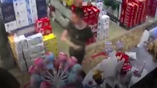 Çin'de deprem anı kamerada