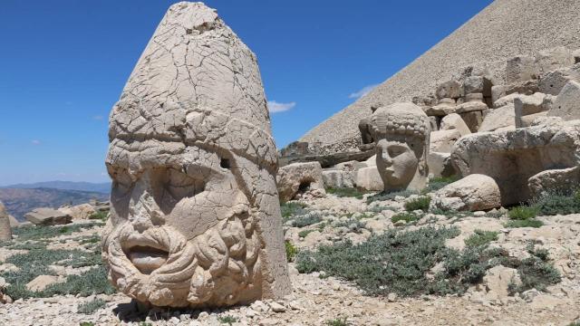Nemrut ziyaretçilerini ağırlıyor