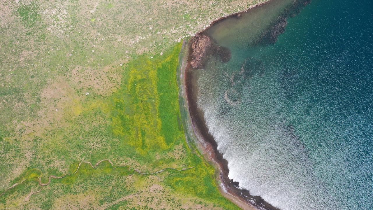 "İnsanları doğa harikası Ahlat`ı görmeye bekliyoruz"