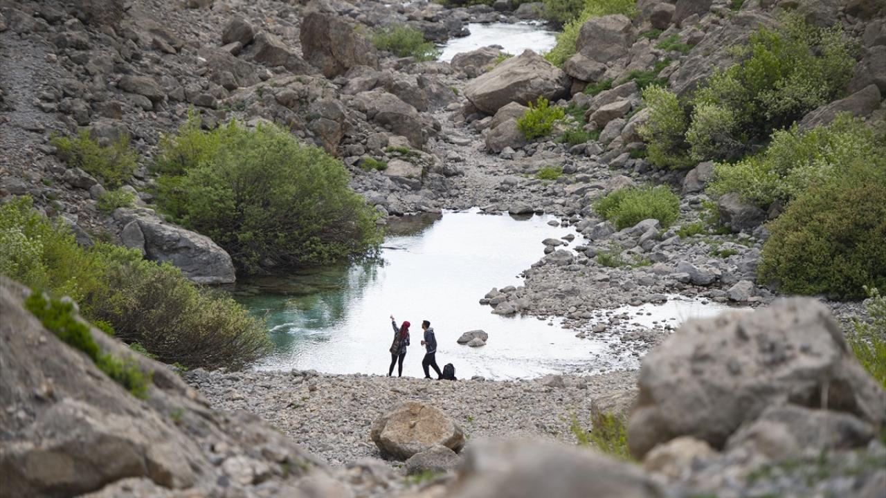 Vadideki buzul gölleri doğa tutkunların gözde rotalarından