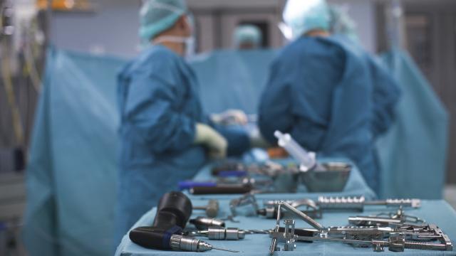 Avusturyada doktorlar, yaşlı adamın yanlış bacağını kesti