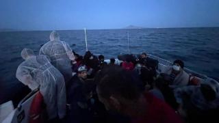 Yunanistan'ın sınır dışı ettiği 50 düzensiz göçmen kurtarıldı