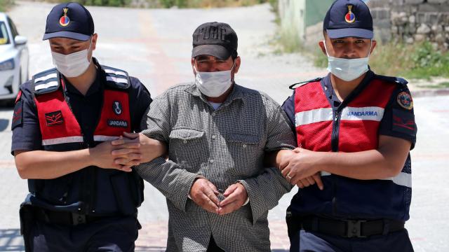 Antalyada 6 suçtan aranan firari yakalandı