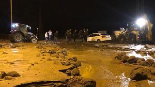 Iğdır'da sel ve fırtına: Türkiye-Nahçıvan kara yolu ulaşıma kapandı