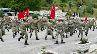 Komandoların harmandalı oyunu büyük beğeni topladı