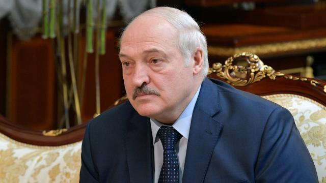 Lukaşenko: Rus nükleer silahlarını ülkeye davet edebiliriz
