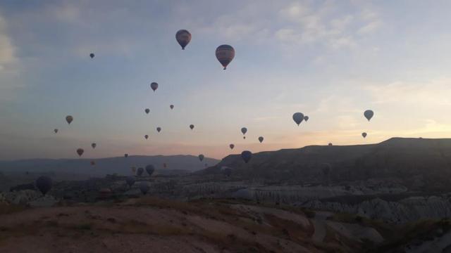 Sıcak hava balonları yeniden gökyüzünü renklendirdi