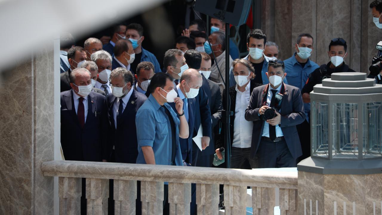 İlk namaz kılındı