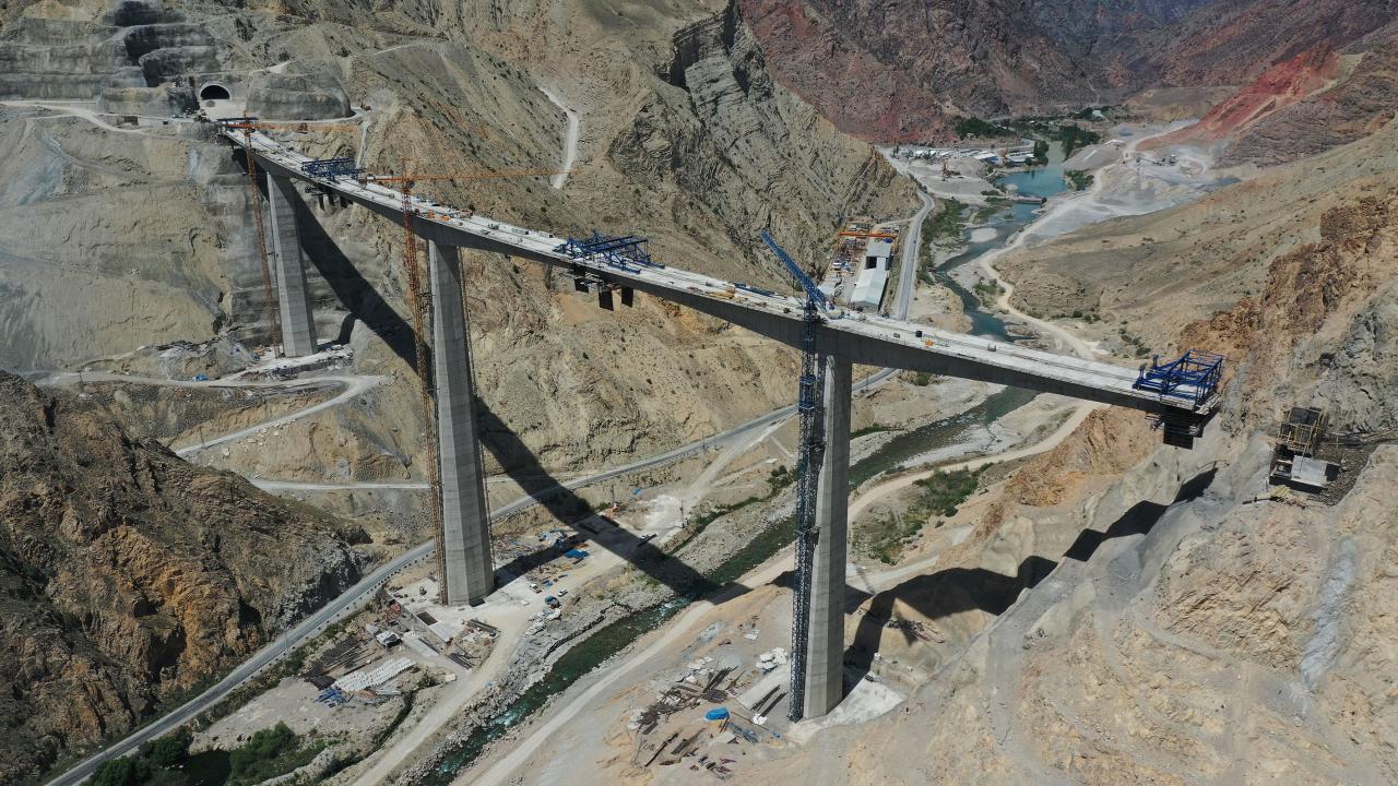 "Toplam 39 tünelimiz, 19 da köprümüz bulunuyor"