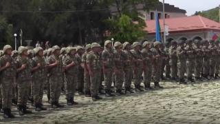 Azerbaycan askerleri Cumhuriyet Günü'nü mehter marşıyla kutladı