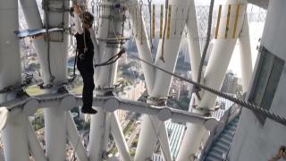 Adrenalin tutkunları 600 metrelik TV kulesinde