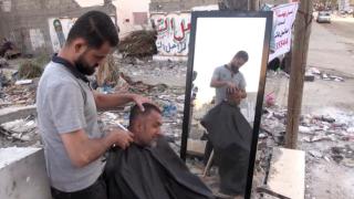 Enkaz üzerinde yaşam mücadelesi