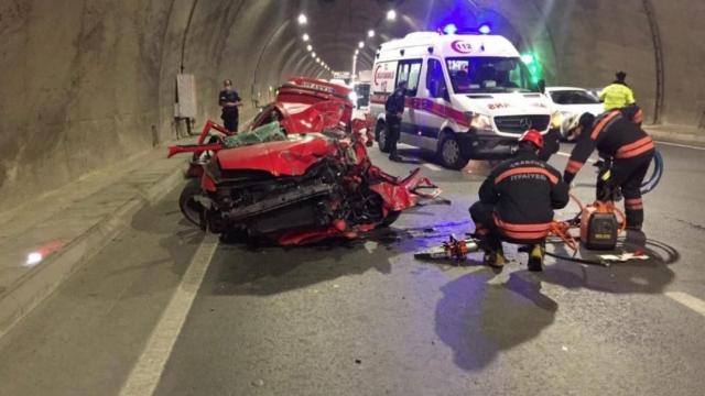 Tünel içinde aşırı hız kazayla sonuçlandı: 1 ağır yaralı
