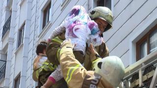 Bahçelievler'de çıkan yangında 12 kişi kurtarıldı